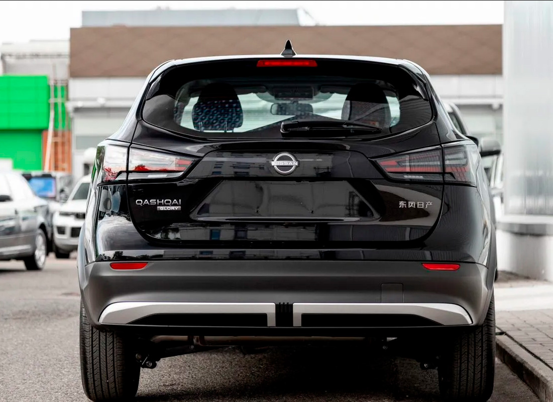 Nissan Qashqai сзади